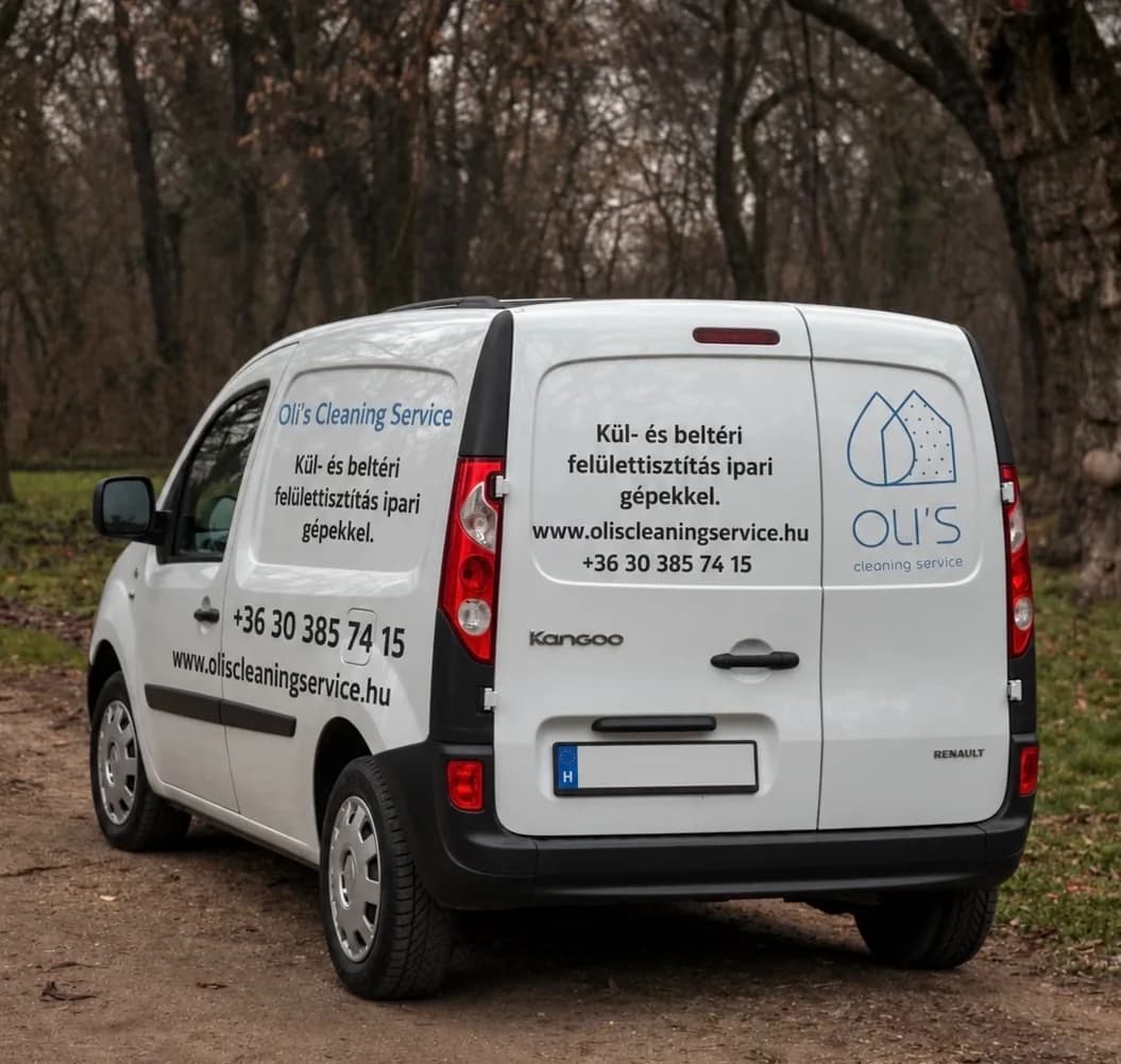 Az Oli’s Cleaning Service feliratozott fehér furgonja